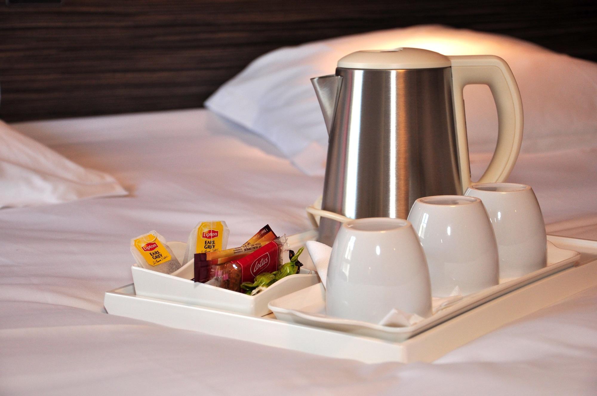 Logis Hotel A La Bonne Auberge Laval  Ngoại thất bức ảnh