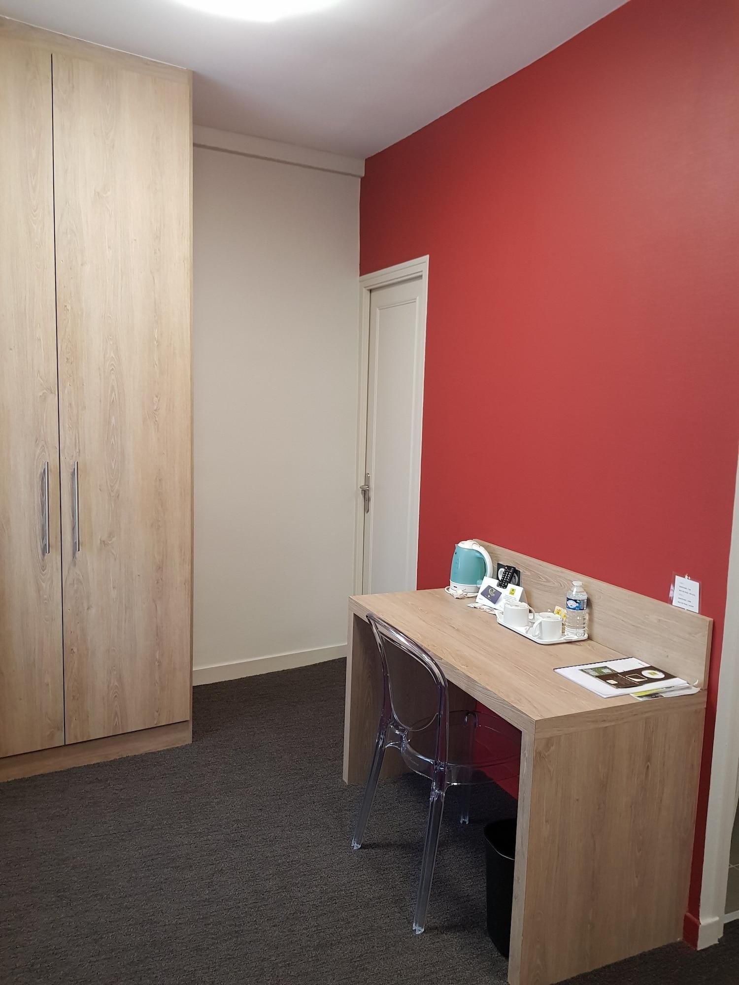 Logis Hotel A La Bonne Auberge Laval  Ngoại thất bức ảnh