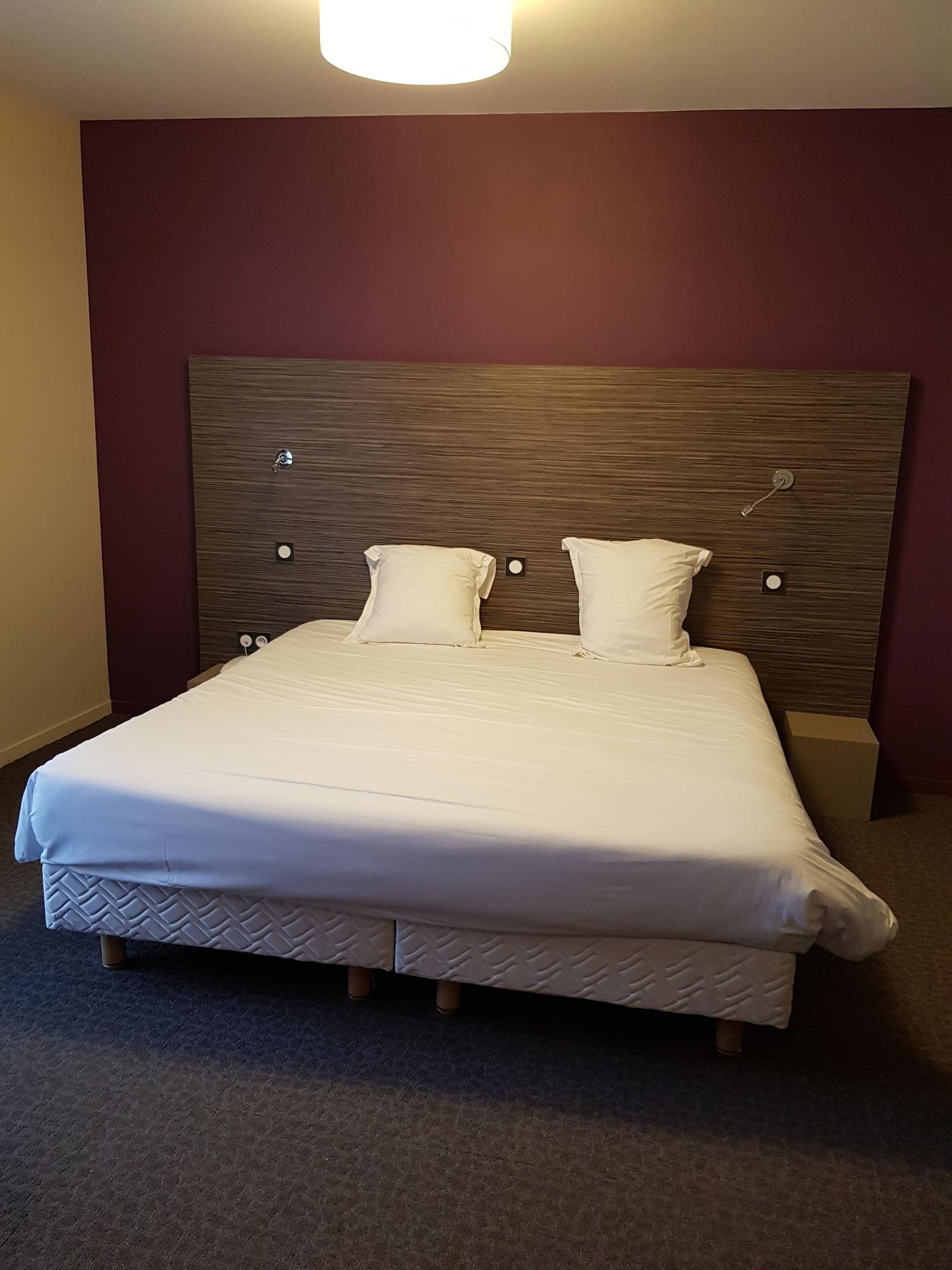 Logis Hotel A La Bonne Auberge Laval  Ngoại thất bức ảnh
