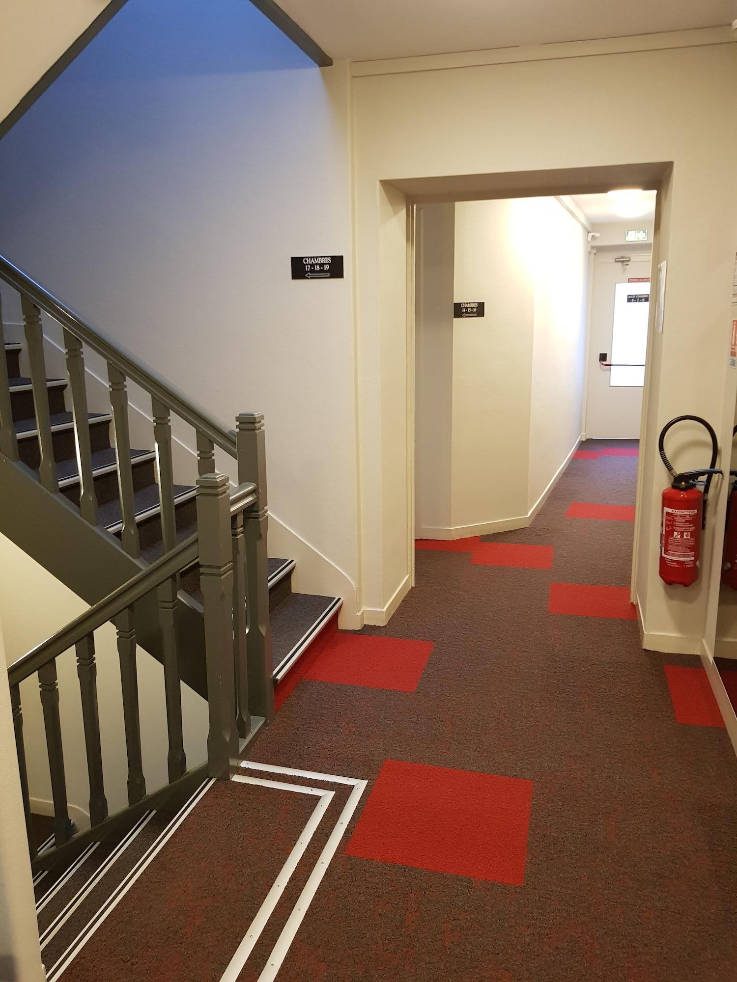 Logis Hotel A La Bonne Auberge Laval  Ngoại thất bức ảnh