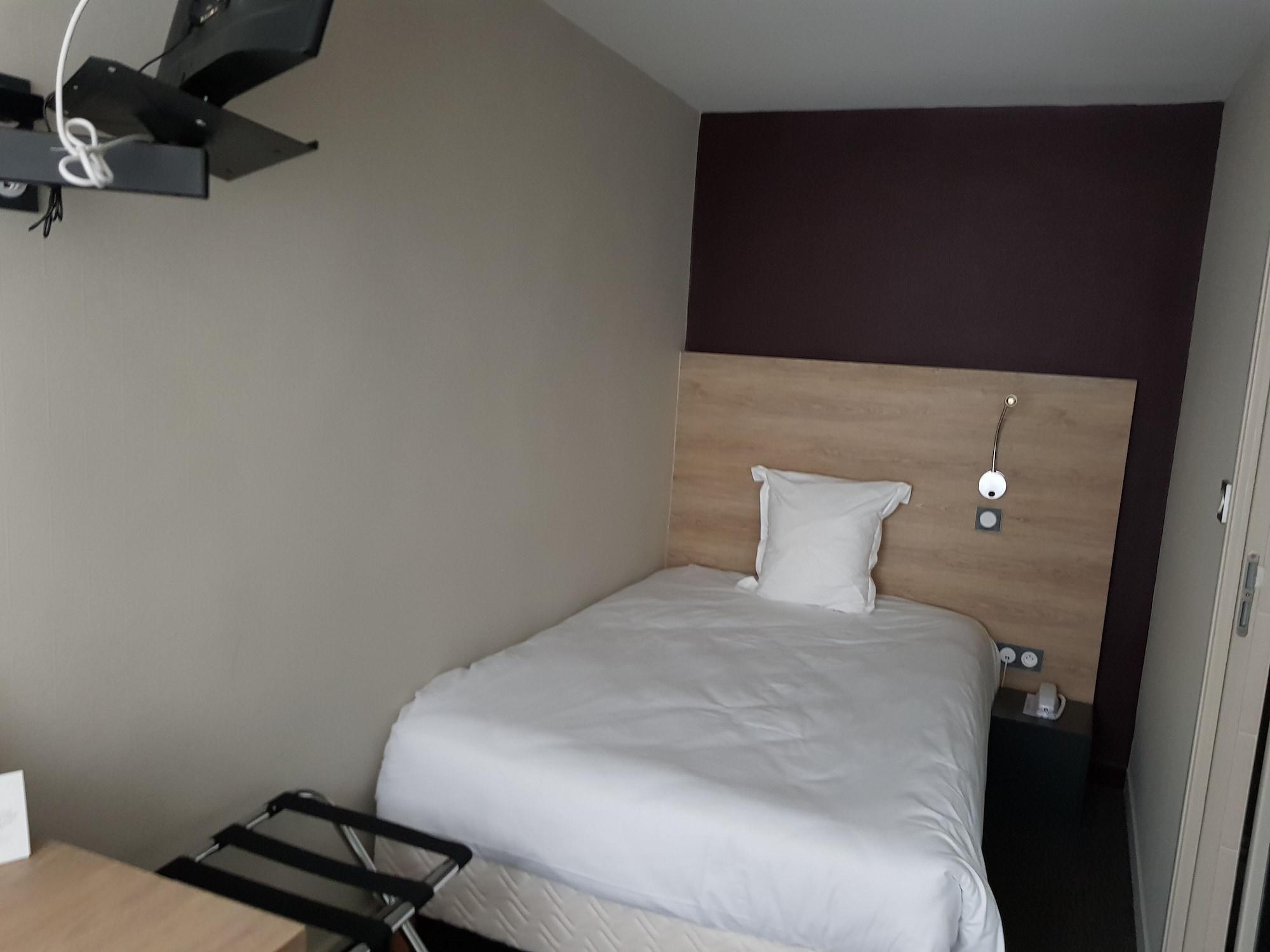 Logis Hotel A La Bonne Auberge Laval  Ngoại thất bức ảnh