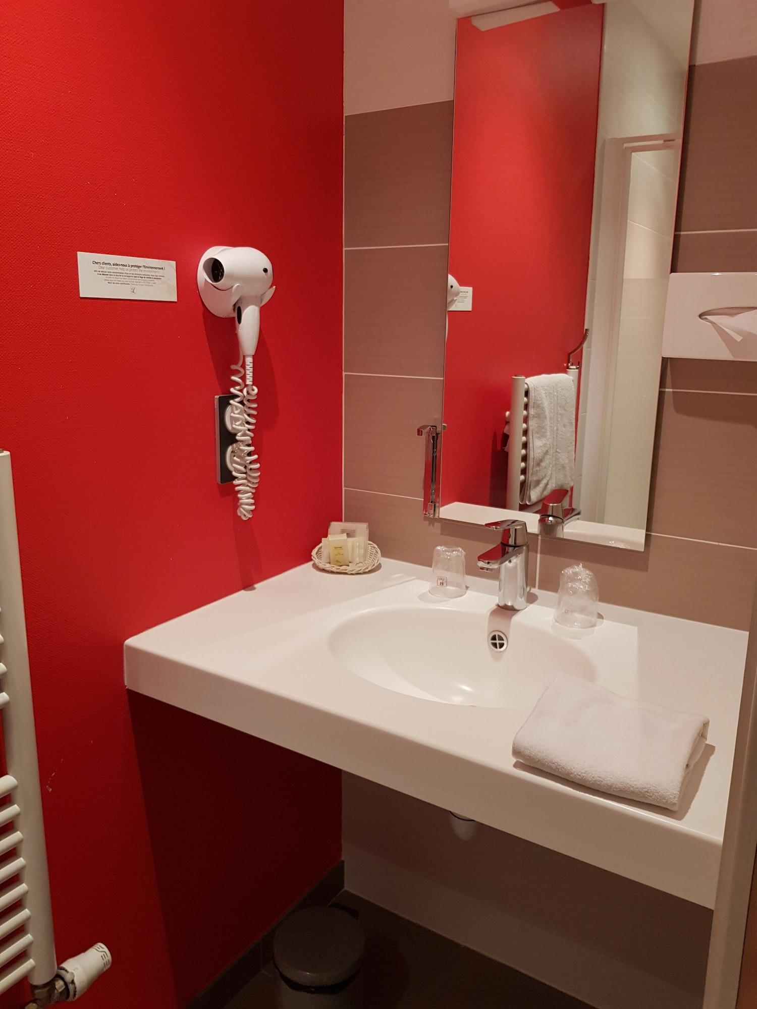 Logis Hotel A La Bonne Auberge Laval  Ngoại thất bức ảnh