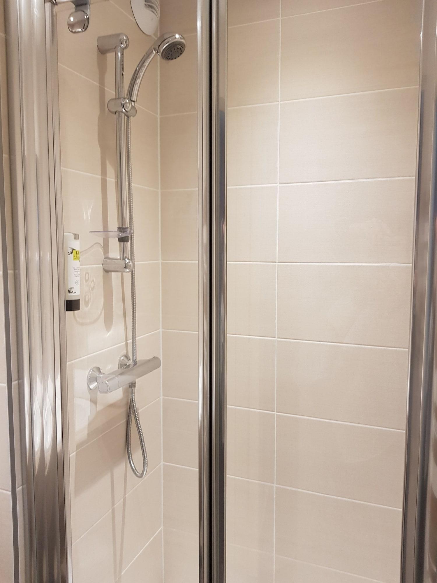 Logis Hotel A La Bonne Auberge Laval  Ngoại thất bức ảnh