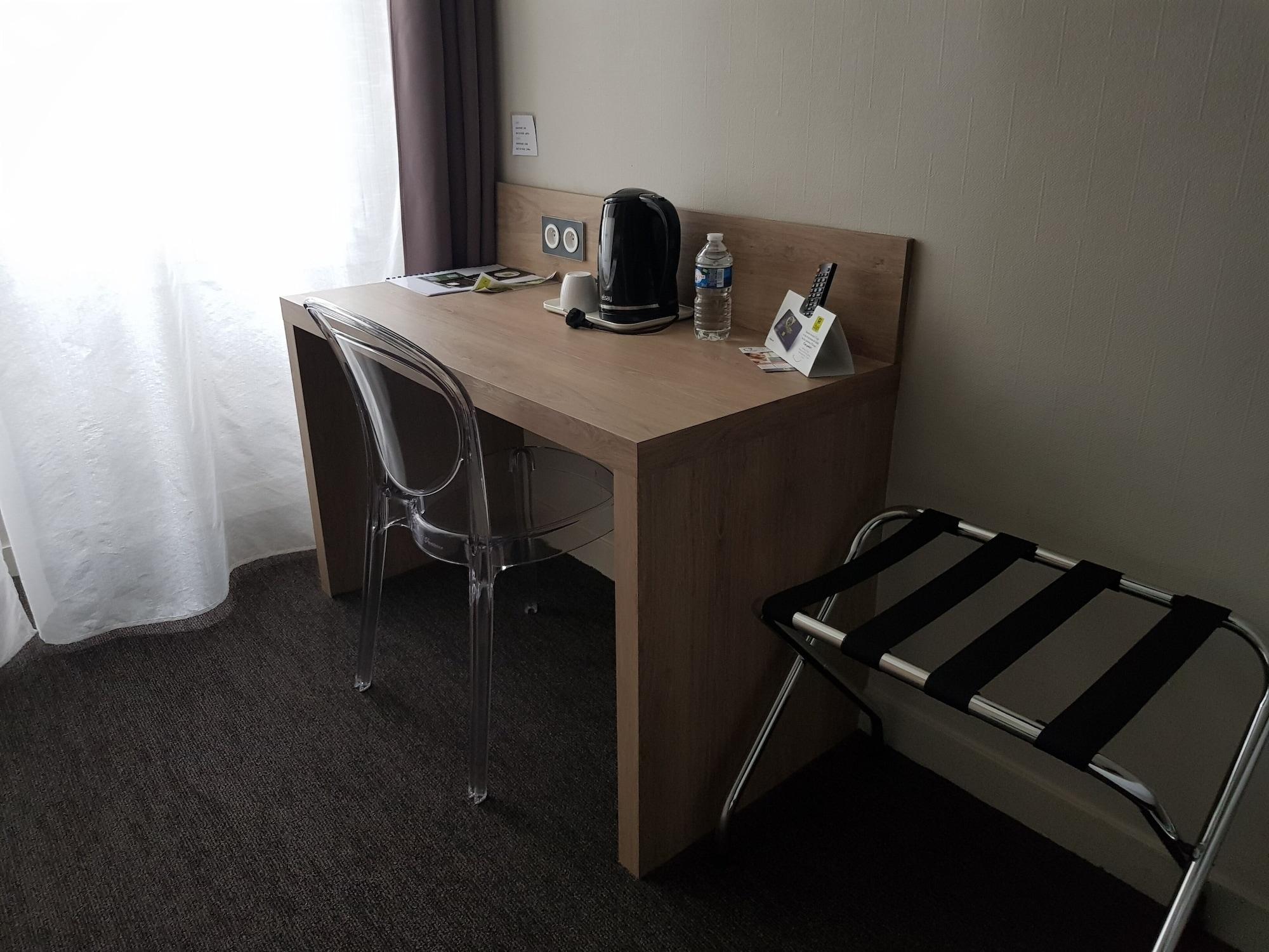 Logis Hotel A La Bonne Auberge Laval  Ngoại thất bức ảnh