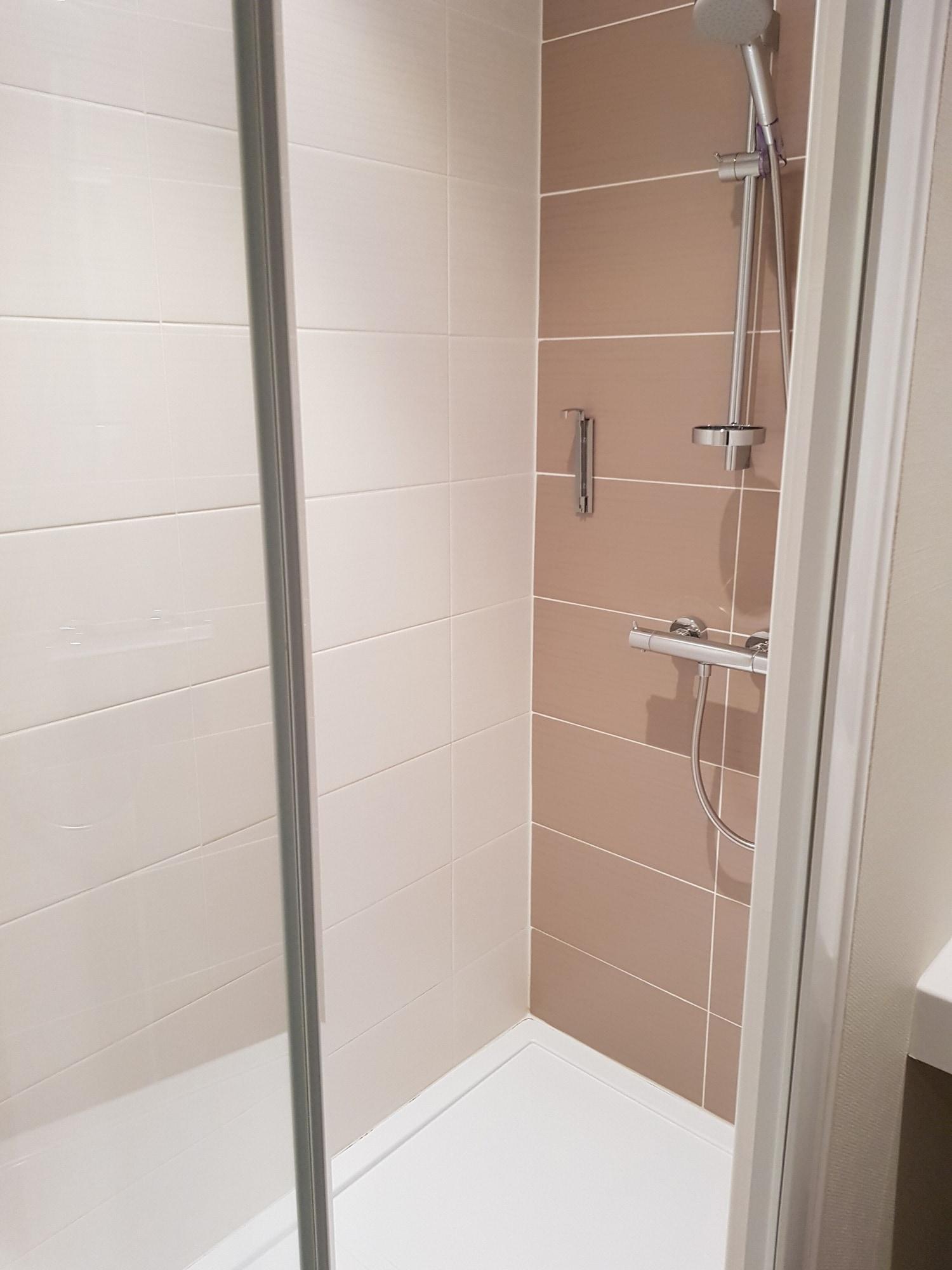 Logis Hotel A La Bonne Auberge Laval  Ngoại thất bức ảnh